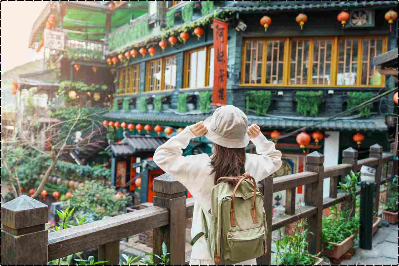 Woman admiring the historic architecture of Chiang Kai-shek Memorial Hall in Taipei.